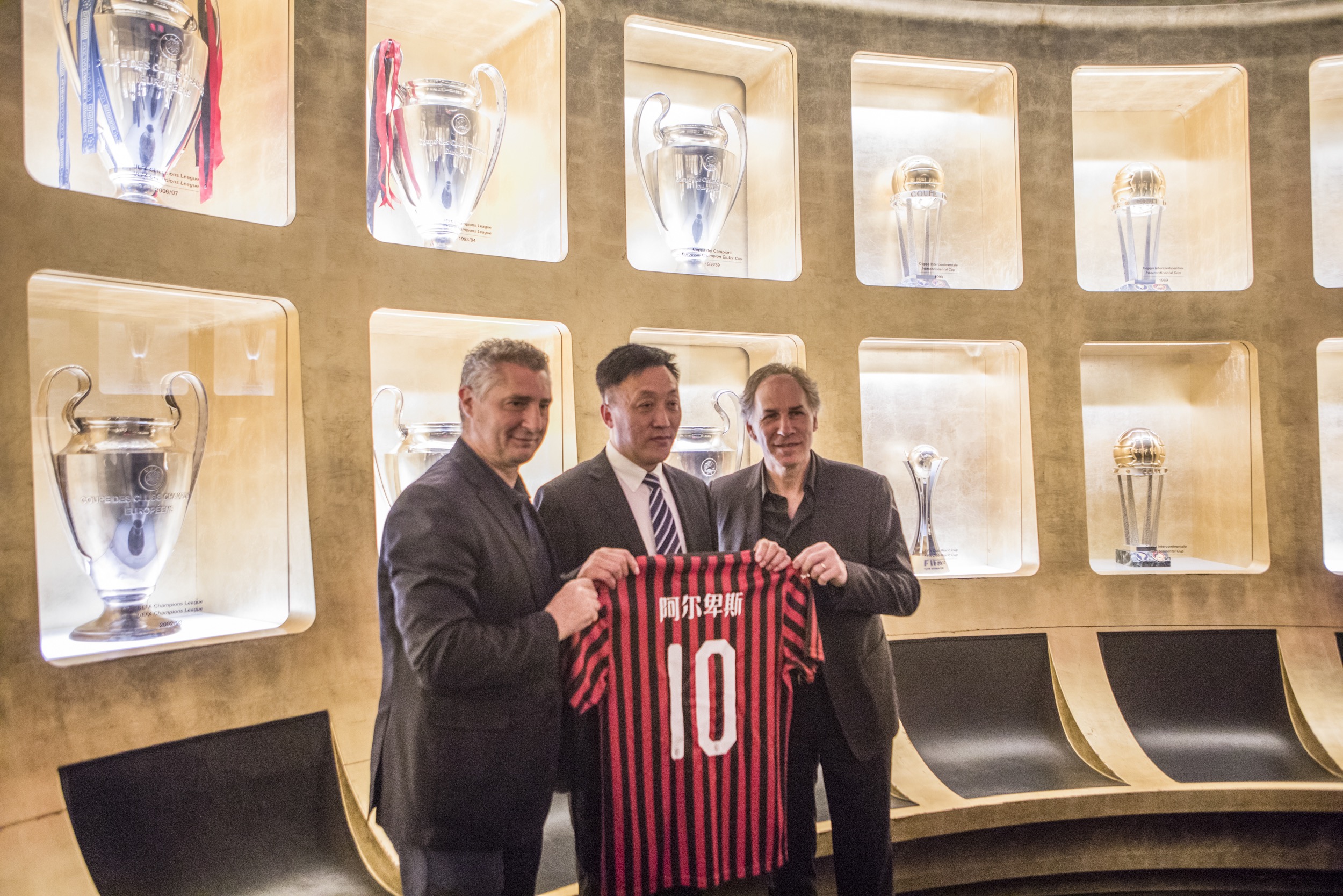 TA：马斯切拉诺已取得长足进步，将苏亚雷斯放替补席便是证明