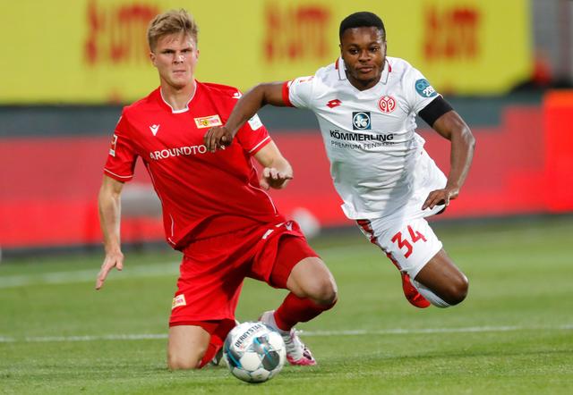 足球英超官方公布争议判罚复盘