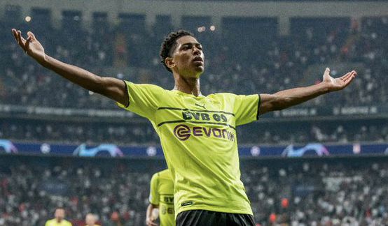 莱奥一剑封喉，AC米兰1-0复仇拉齐奥，登顶意甲积分榜坐山观虎斗