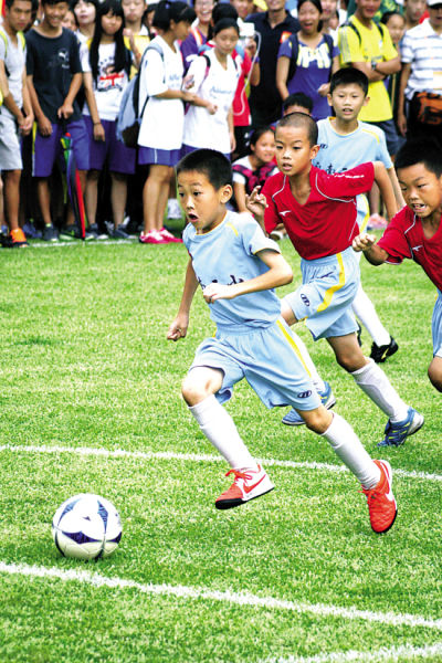 罗体：齐尔克泽愿意加盟罗马，但罗马先租后买报价被曼联拒绝