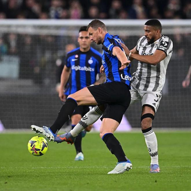 西媒：皇马将就内格雷拉案向FIFA投诉，称长期遭不公对待